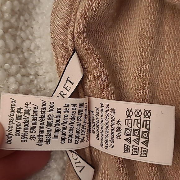 LIKE NEW Victoria's Secret Cream Colored Sherpa Faux Fur Lined Hoodie Modal - Picture 8 of 12